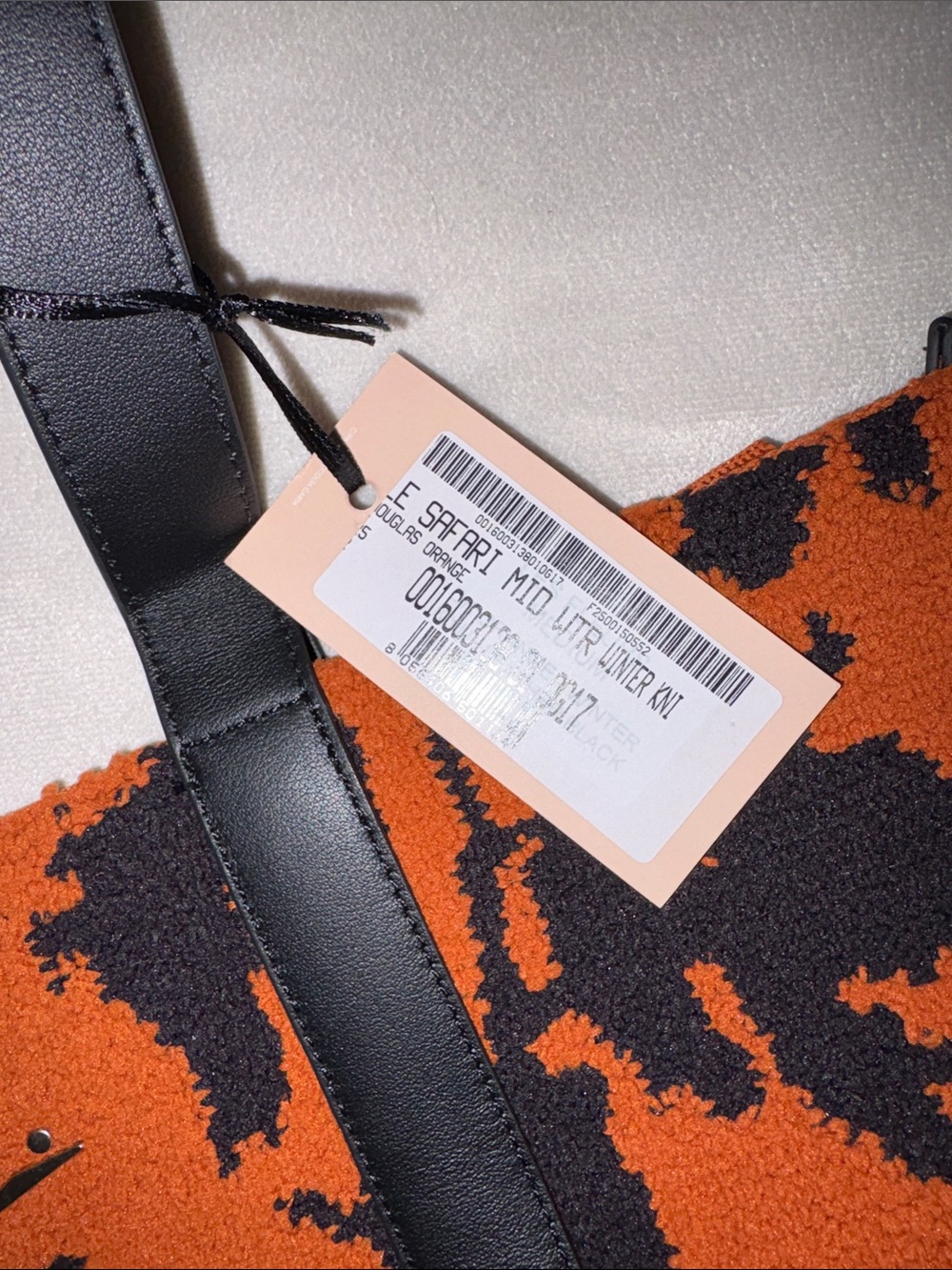 NWT VOILE BLANCHE Safari Mid size Winter Knit Purse in Douglas Orange- Black - Picture 10 of 13